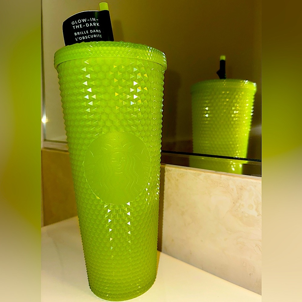 Starbucks Lemongrass Glow in The Dark Bling
Studded Tumbler Venti Halloween 2022